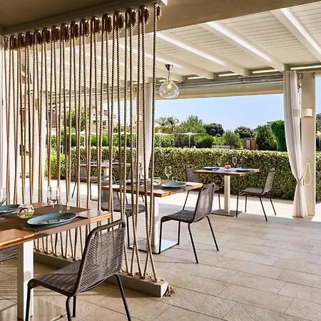 Conrad Laguna Sardinia 5* キア