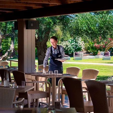 Conrad Laguna Sardinia Üdülőközpont 5*